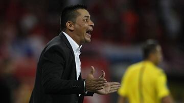 Héctor Cárdenas, se sostiene o se cae, frente a Santa Fe