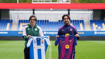 Sara Monforte y Pere Romeu, entrenadores de Espanyol y Barcelona, posan juntos en la previa del derbi.