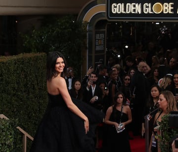 Kendall Jenner tambi¨¦n se uni¨® a la causa del negro en los Globos de Oro.