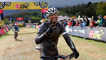 Cape Town (South Africa), 25/03/2023.- Spanish soccer coach Luis Enrique from team Unzue 1 reacts after crossing the finish line during Stage 6 of the 2023 Absa Cape Epic mountain bike stage race over 78km and 2300m of climbing in and around Lourensford Wine Estate, Cape Town, South Africa, 25 March 2023. This years event sees 600 teams tackle 648km kilometers over 8 days of riding with 15475m metres of vertical ascent. The race includes UCI pro riders and amateur's in what is seen by many as the premier MTB stage race in the world. (Ciclismo, Sudáfrica) EFE/EPA/KIM LUDBROOK
