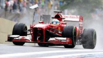 EN MOJADO. La primera jornada en Interlagos se vio condicionada por la lluvia, como se aprecia en esta imagen de Alonso. 