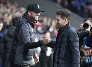 Saludo entre Jürgen Klopp y Diego Pablo Simeone.