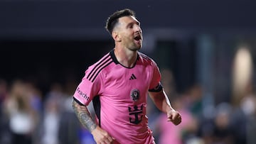 FORT LAUDERDALE, FLORIDA - MAY 04: Lionel Messi #10 of Inter Miami CF celebrates a goal scored by Luis Suarez #9 against the New York Red Bulls during the second half in the game at DRV PNK Stadium on May 04, 2024 in Fort Lauderdale, Florida.   Megan Briggs/Getty Images/AFP (Photo by Megan Briggs / GETTY IMAGES NORTH AMERICA / Getty Images via AFP)