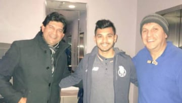 José Saturnino Cardozo posca junto a Jesús 'Tecatito' Corona previo al partido de Champions League del Porto