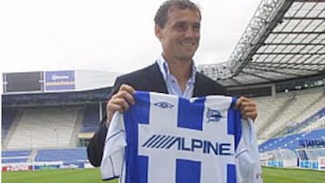 <B>SATISFECHO.</B> Luis Helguera está satisfecho por llegar a un club con aspiraciones como es el Alavés.