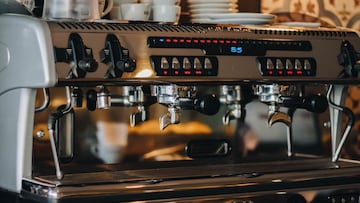 Cómo descalcificar una cafetera para casa