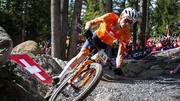 Netherlands' Mathieu van der Poel competes during the Men's elite Cross-country Olympic race as part of the 2025 UCI Mountain Bike World Championships in Crans-Montana on September 14, 2025. (Photo by Fabrice COFFRINI / AFP)