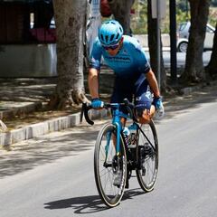 Médico del Astana habla de la lesión de Superman López en el Giro