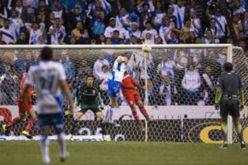 Gran remate de por parte de la delantera de Puebla