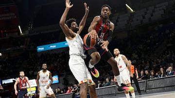 Baskonia's US guard #11 Trent Forrest goes up to shoot defended by AS Monaco's US centre #13 Kevarrius Hayes during the Euroleague basketball match between Baskonia Vitoria-Gasteiz and Monaco at Buesa Arena in Vitoria, on December 17, 2025. (Photo by ANDER GILLENEA / AFP)