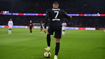 Mbappé durante un partido con el PSG.