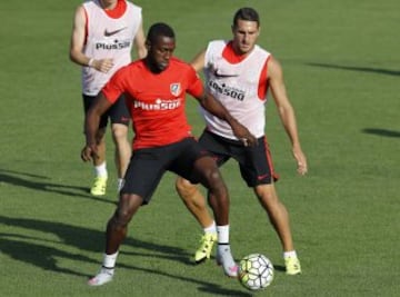 Jackson Martínez entrena con el Atlético de Madrid previo al Trofeo Ramón de Carranza en Cádiz, en el que se espera sea titular de cara al inicio de la Liga.