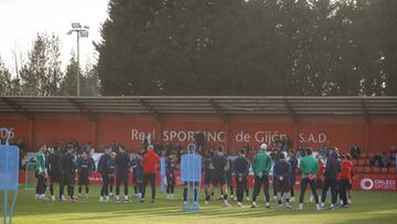 29-12-23. MAREO, GIJÓN. PRIMER ENTRENAMIENTO DEL SPORTING DESPUÉS DE LA SEMANA DE VACACIONES NAVIDEÑAS.