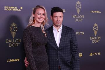 La futbolista sueca Amanda Ilestedt posa antes de la ceremonia de entrega del Bal車n de Oro de F迆tbol de Francia 2023.