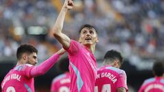 Budimir celebra su gol en Mestalla. 