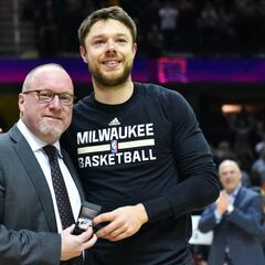 Irving y LeBron impiden la fiesta total de 'Delly' en Cleveland