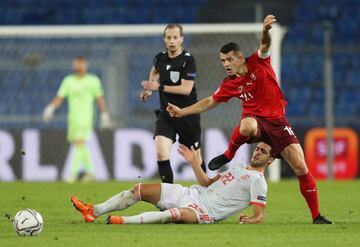 Mikel Merino y Granit Xhaka.