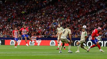 El delantero del equipo madrileño, Memphis Depay, marcó el segundo gol al Granada. 