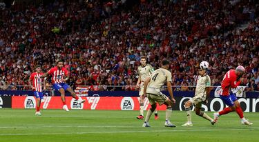 El delantero del equipo madrileño, Memphis Depay, marcó el segundo gol al Granada. 