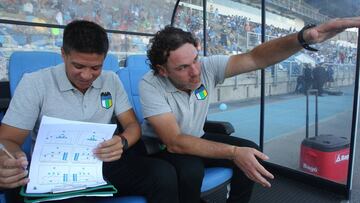 Fútbol, OâHiggins vs Huachipato, Tercera fecha, Campeonato Nacional 2018.
El entrenador de O'Higgins Gabriel Milito da instrucciones a sus jugadores durante el partido de primera division disputado contra Huachipato en el estadi