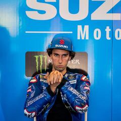 Rins: “El comisario me ha golpeado y me ha saltado el airbag”