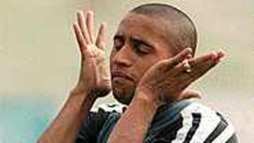 EN FORMA. Roberto Carlos cree que está en condiciones de jugar el derby.