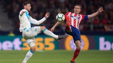 MADRID, SPAIN - APRIL 01: Borja Valle (left) of Deportivo La Coruna challenges Gabi Fernandez of Atletico de Madrid during the La Liga match between Atletico Madrid and Deportivo La Coruna at Wanda Metropolitano stadium on April 1, 2018 in Madrid, Spain.