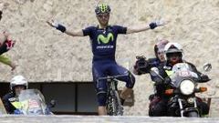 Alejandro Valverde fersteja su entrada en meta en el Castillo de Lorca. 