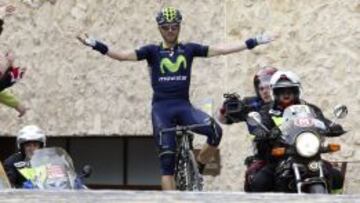 Alejandro Valverde fersteja su entrada en meta en el Castillo de Lorca. 
