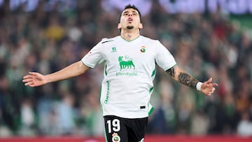 Puerta, el colombiano que la rompe en Racing de Santander.