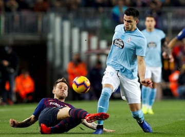 Rakitic y Maxi Gómez.