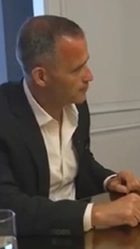 A Kast le preguntan si apoyará a Bachelet en la ONU y la respuesta lo hace reír a él mismo: ojo a la reacción de Iván Núñez