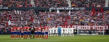 Antes del inicio del encuentro se realizó un minuto de silencio en memoria de Isacio Calleja. 