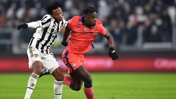 Duván Zapata y Juan Cuadrado en un Juventus - Atalanta