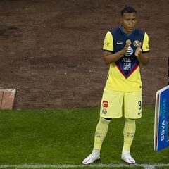 Miguel Herrera revela que visores del Milan elogiaron a Roger Martínez