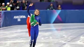 MILAN (Italy), 12/02/2026.- Ariana Fontana of Italy waves after placing second in the Women's 500m final of the Short Track Speed Skating competitions at the Milano Cortina 2026 Winter Olympic Games, in Milan, Italy, 12 February 2026. (Italia) EFE/EPA/NEIL HALL