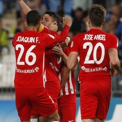 El Almería toma oxígeno y mete al Alcorcón en problemas