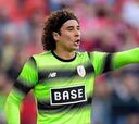Guillermo Ochoa se despide de la afición del Standard Liège