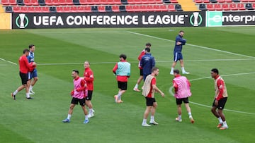 El Rayo se entrena en la previa.