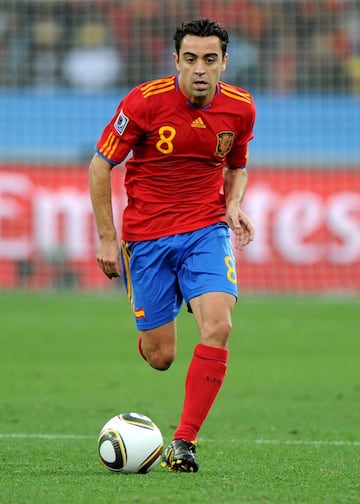 Otro genio del balón en la media cancha. Iniesta y él llevaron el fútbol total a otro nivel en el Barcelona y con la selección absoluta de España.