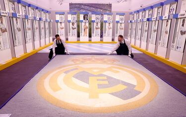 Además, se subasta un mosaico del Santiago Bernabéu, de tres metros de ancho, y las puertas de metal del estadio, con un precio de 12.000 y 8.000 libras, respectivamente.