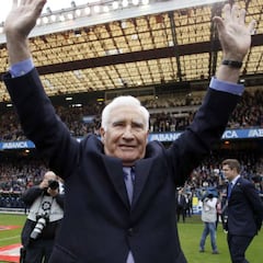 Arsenio Iglesias, condecorado como hijo adoptivo de La Coruña