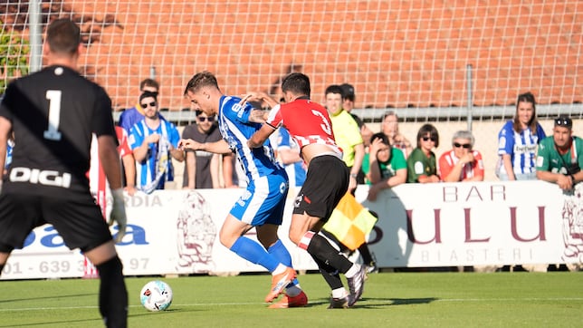 El Alavés se lleva el homenaje a De Marcos