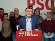 El candidato a la presidencia de Extremadura por el PSOE, Miguel Ángel Gallardo, durante el seguimiento de la noche electoral en la sede autonómica del PSOE, a 21 de diciembre de 2025, en Mérida, Badajoz, Extremadura (España). Alrededor de casi 891.000 extremeños han sido convocados en la jornada de hoy para ejercer su derecho al voto en unos comicios a la Asamblea de Extremadura convocados de forma anticipada por la presidenta María Guardiola tras la ruptura de apoyos parlamentarios y el fracaso en la aprobación de los Presupuestos.
21 DICIEMBRE 2025
Andrés Rodríguez / Europa Press
21/12/2025