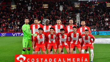 Alineación del Almería ante el Cádiz.