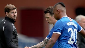 Steven Gerrard afirma que Morelos tiene la cabeza en otro lado y no en Rangers