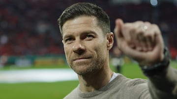 Leverkusen (Germany), 03/04/2024.- Leverkusen's head coach Xabi Alonso gestures before the German DFB Cup semi-finale soccer match between Bayer 04 Leverkusen and Fortuna Duesseldorf in Leverkusen, Germany, 03 April 2024. (Alemania) EFE/EPA/RONALD WITTEK CONDITIONS - ATTENTION: The DFB regulations prohibit any use of photographs as image sequences and/or quasi-video.
