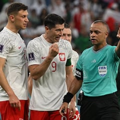 Who is the referee for The Netherlands vs USMNT in the World Cup 2022 round of 16 game?