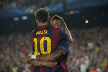 1-0. Neymar celebra con Messi el primer tanto.