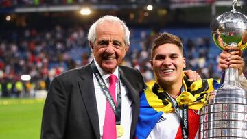 Rodolfo D&#039;Onofrio y Juan Fernando Quintero en el festejo de la Copa Libertadores ganada por River Plate.